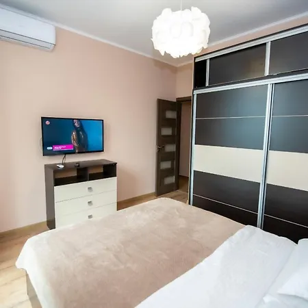 Deluxe Apartment Near Hanul Piratilor With Balcony Sea View Apartmán Mamaia