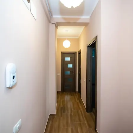 Deluxe Apartment Near Hanul Piratilor With Balcony Sea View *