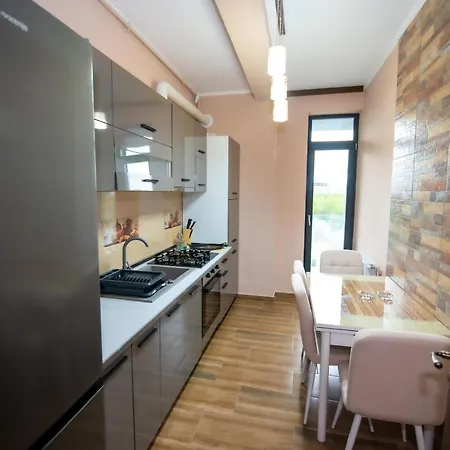 Deluxe Apartment Near Hanul Piratilor With Balcony Sea View Apartmán Mamaia