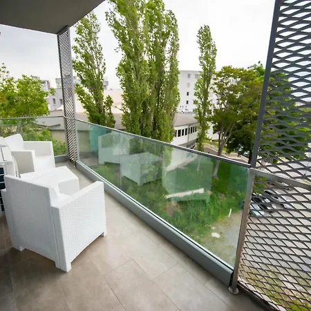 Deluxe Apartment Near Hanul Piratilor With Balcony Sea View *